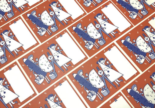 赤いカードが並ぶ様子